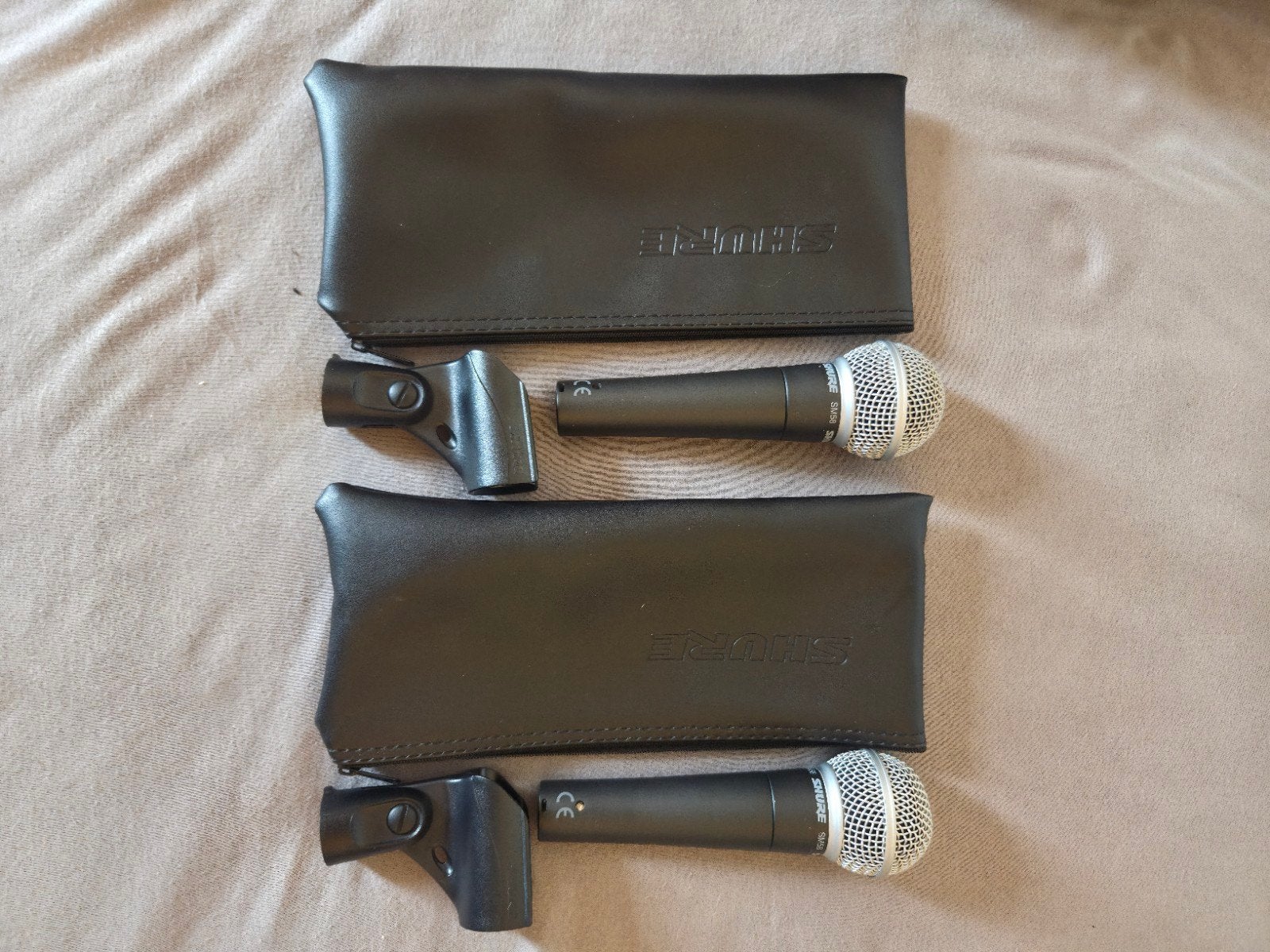 2 x Shure SM58 with original Shure bags and mic clips, Ophalen of Verzenden, Zo goed als nieuw, Zangmicrofoon