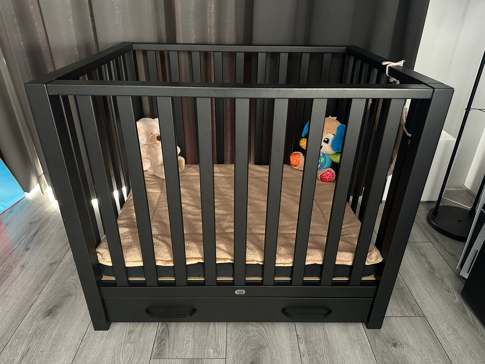 TWF Zwarte Box met Lade en Complete Accessoires Set, Ophalen, Zo goed als nieuw, Vierkant, In hoogte verstelbaar