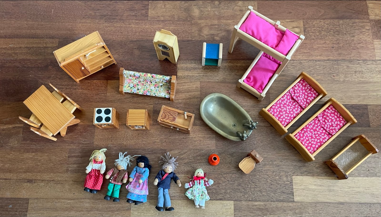 Grote set poppenhuis meubels en poppen, Kinderen en Baby's, Speelgoed | Poppen, Gebruikt, Overige typen, Ophalen of Verzenden