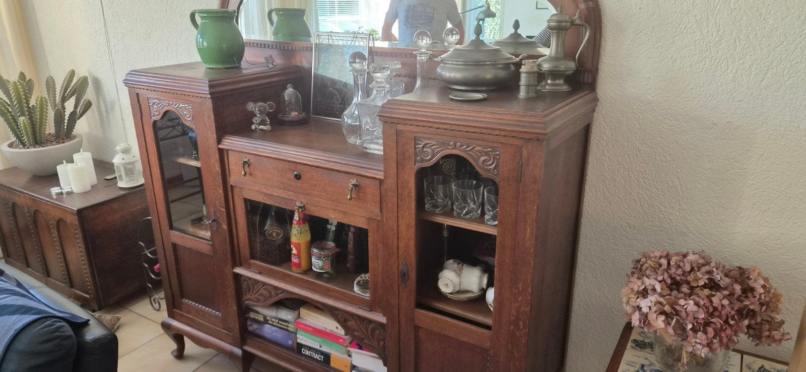 Antieke houten drankenkast met glaswerk, Ophalen of Verzenden