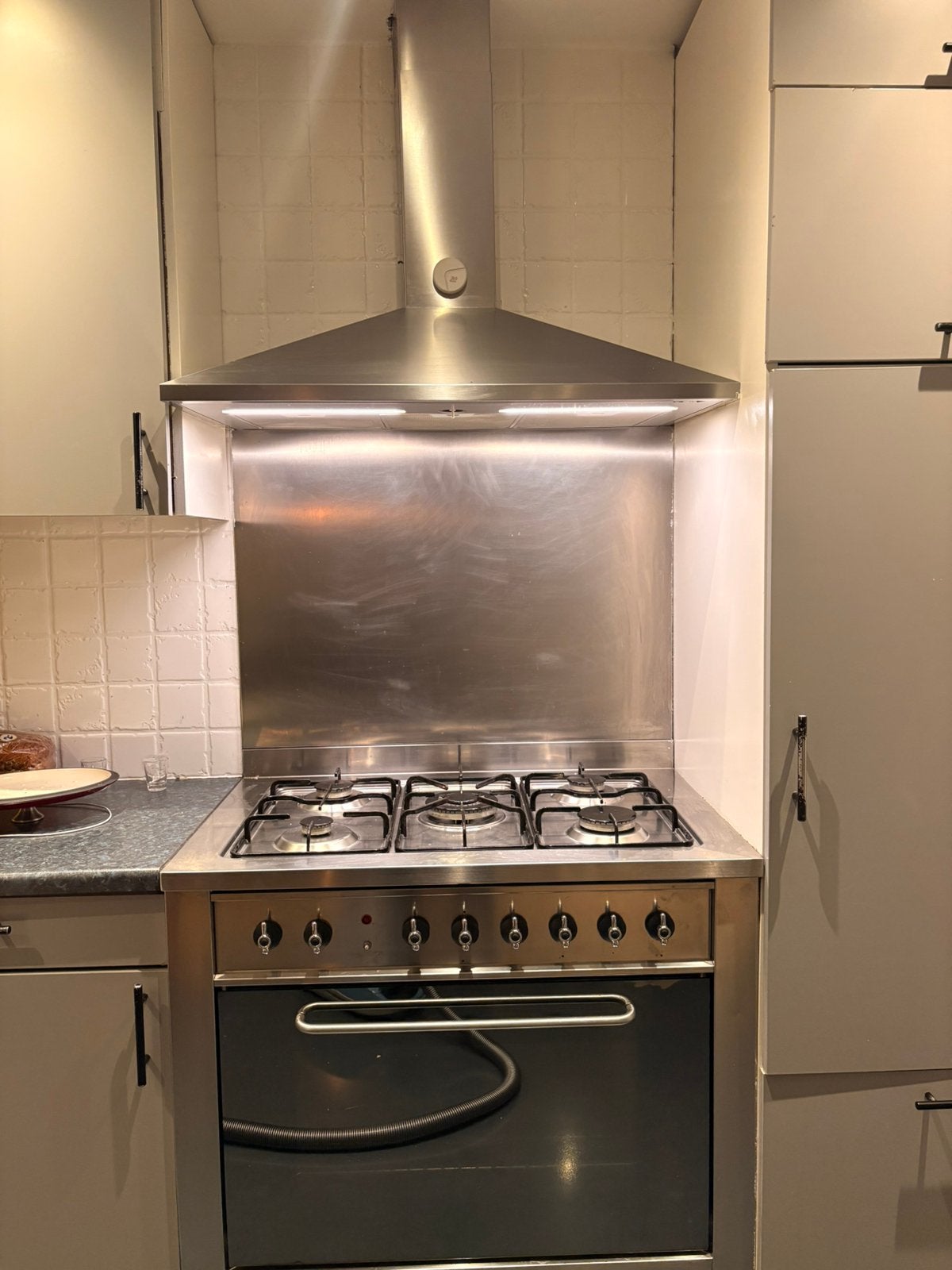 Vijfpits gasfornuis, afzuigkap en oven in roestvrijstaal, Ophalen, Gebruikt, Grijs