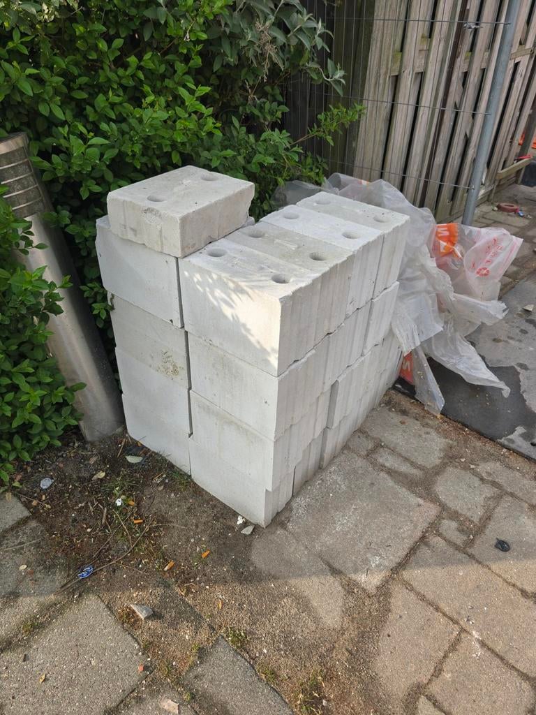 Kalkzandsteen blokken met gaten - Ideaal voor bouwprojecten, Ophalen of Verzenden, Nieuw, Kalkzandstenen