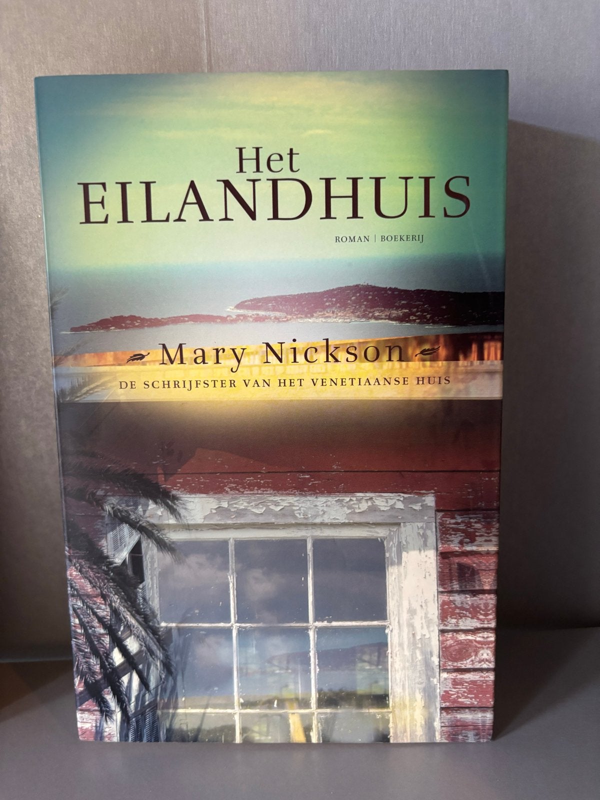 Het Eilandhuis - Mary Nickson (Roman), Boeken, Ophalen of Verzenden, Zo goed als nieuw, Europa overig