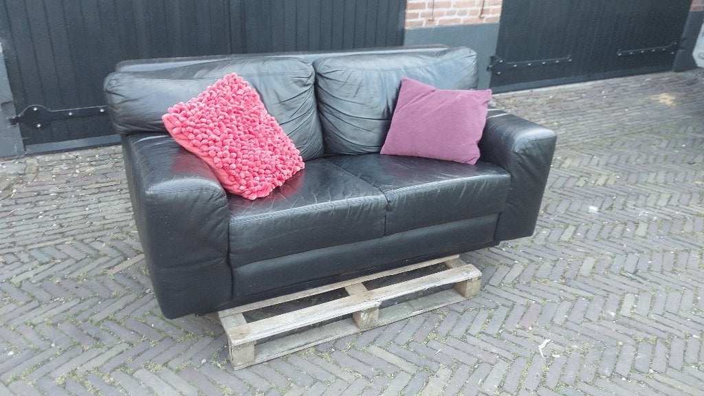 zwart leren 2 zits bankje, Huis en Inrichting, Banken | Bankstellen, Gebruikt, 150 tot 200 cm, Tweepersoons, 75 tot 100 cm