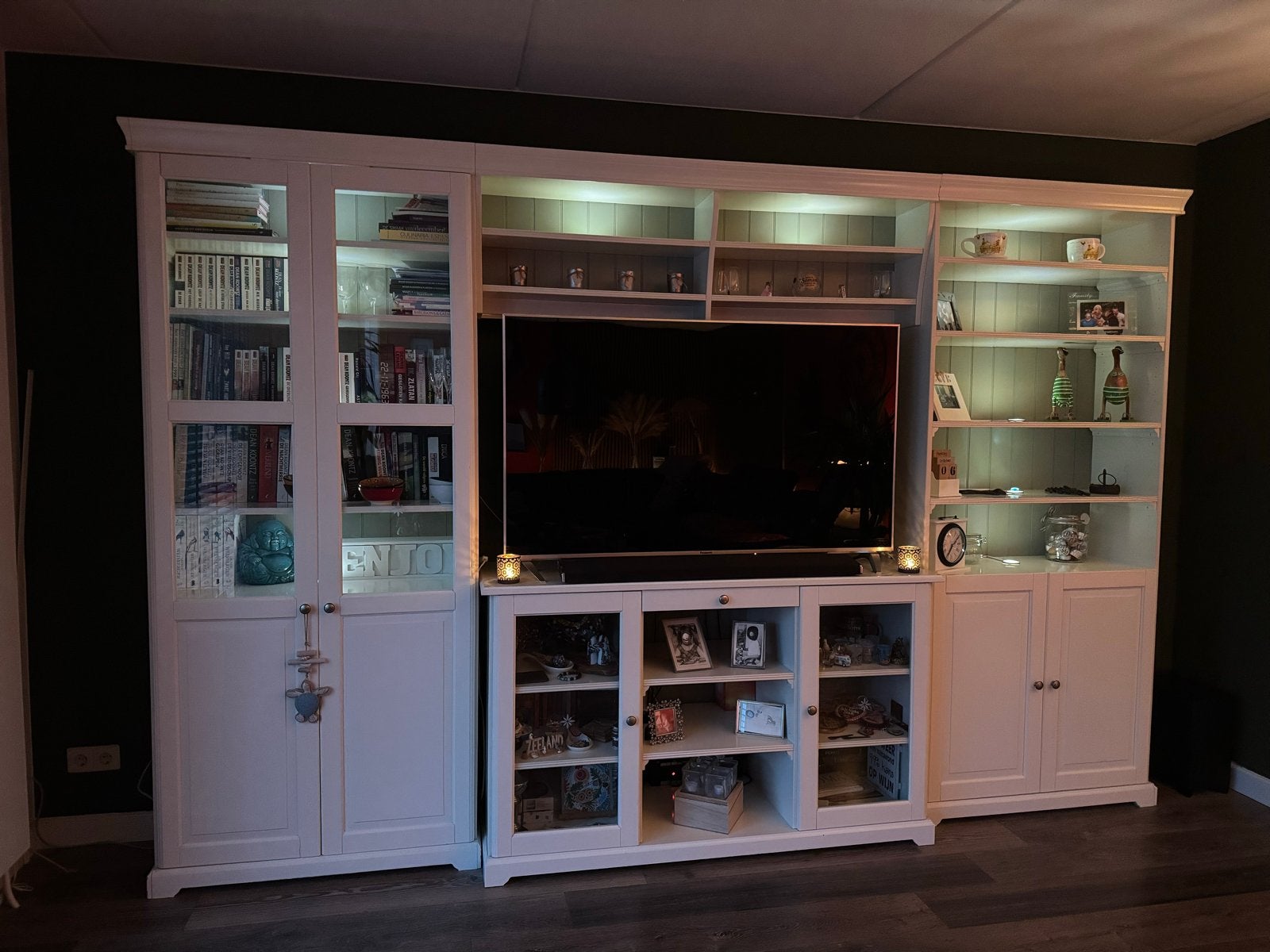 IKEA Liatorp witte wandkast met verlichting