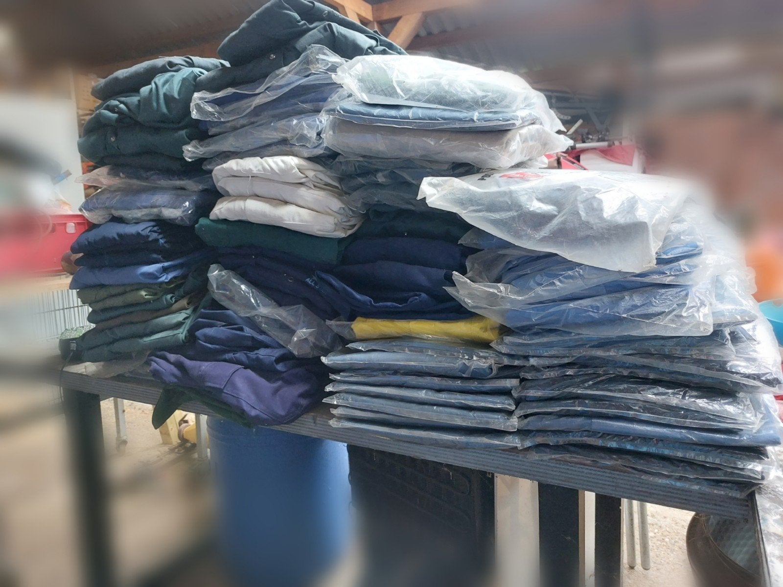 Partij overalls en stofjassen +/- 80 stuks, Ophalen, Nieuw, Overall