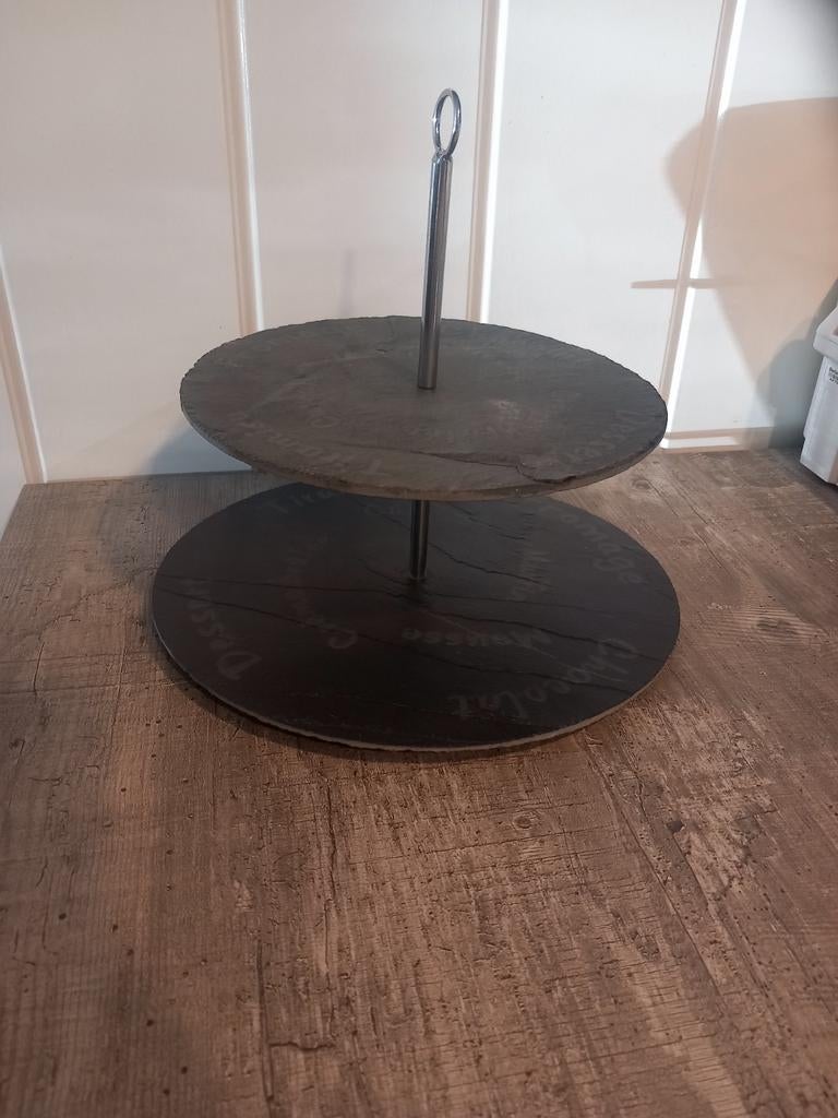 Leistenen etagere, Ophalen of Verzenden, Zo goed als nieuw