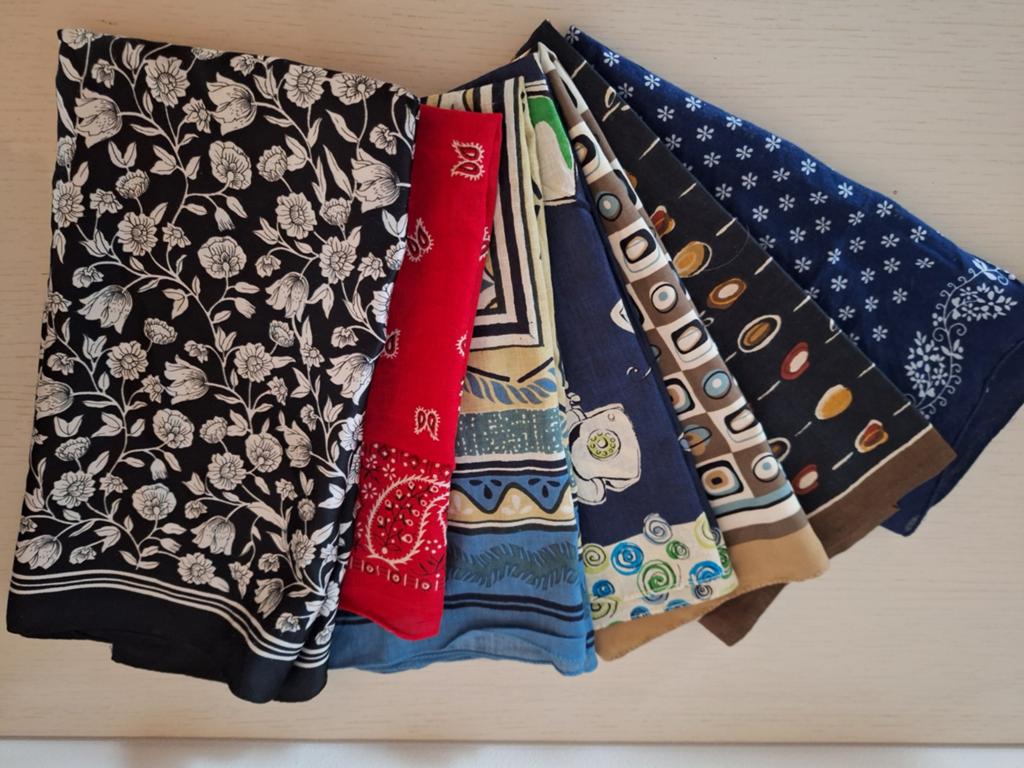 Sjaaltjes, Kleding | Dames, Mutsen, Sjaals en Handschoenen, Ophalen of Verzenden, Zo goed als nieuw, Maat 46/48 (XL) of groter
