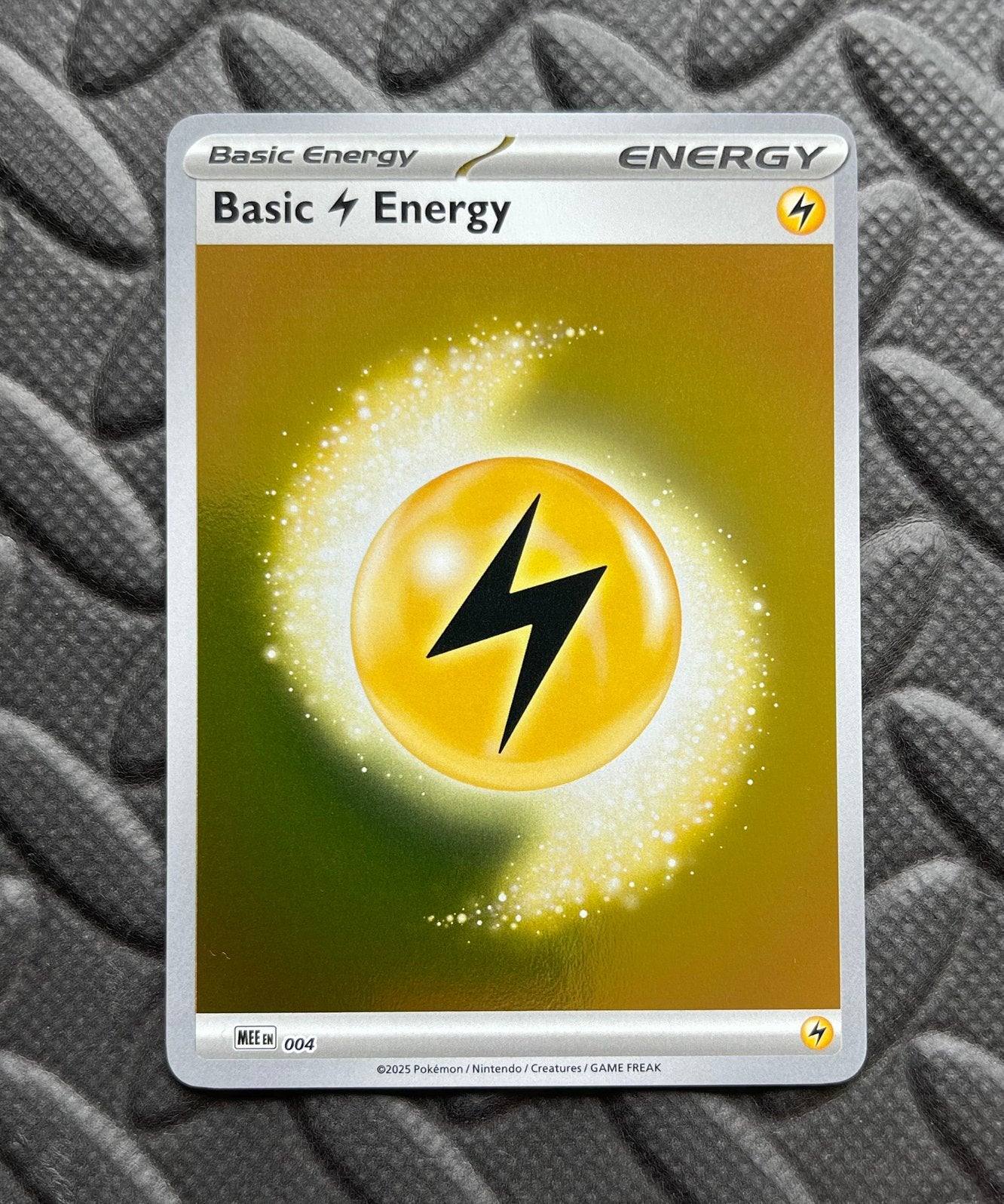 Pokémon Basic Lightning Energy 004 Mega Evolution, Hobby en Vrije tijd, Verzamelkaartspellen | Pokémon, Ophalen of Verzenden, Zo goed als nieuw