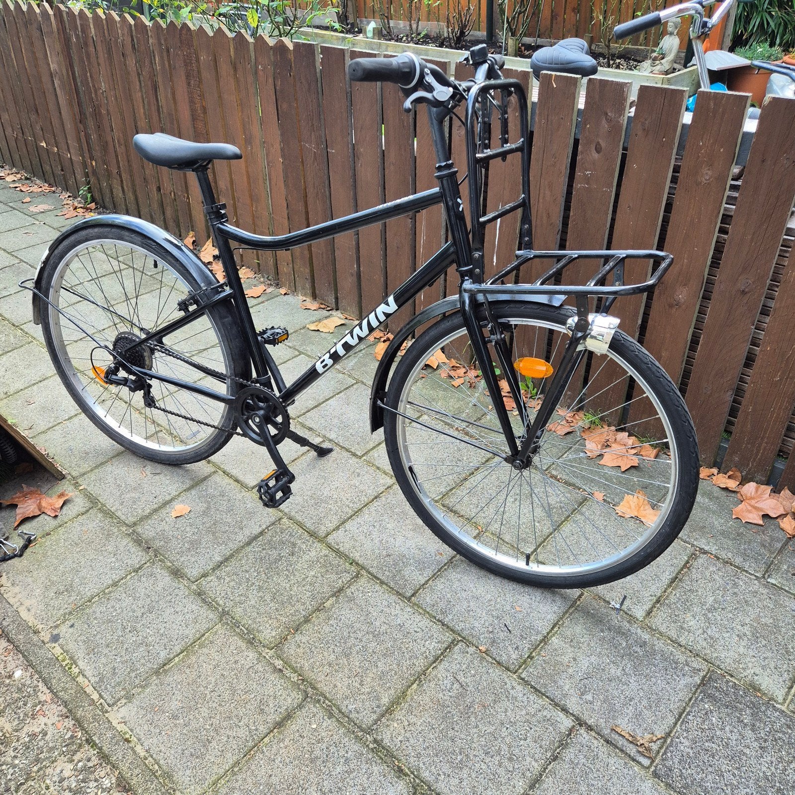 B'TWIN Riverside 100 met 6 versnellingen en voorrek, Fietsen en Brommers, Gebruikt, Velgrem, Versnellingen, Ophalen