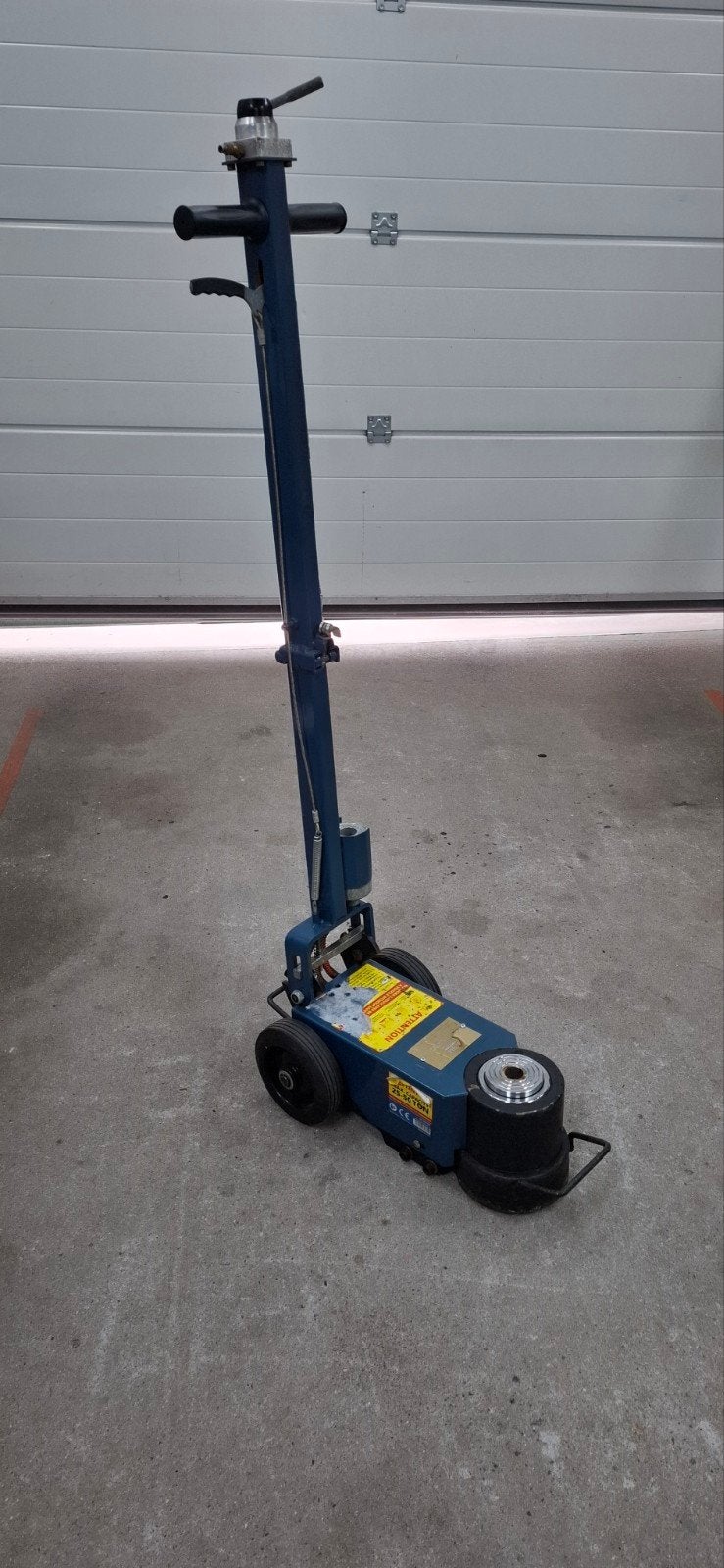 HBM Professionele Pneumatische Vrachtwagenkrik 25-50 Ton, Ophalen