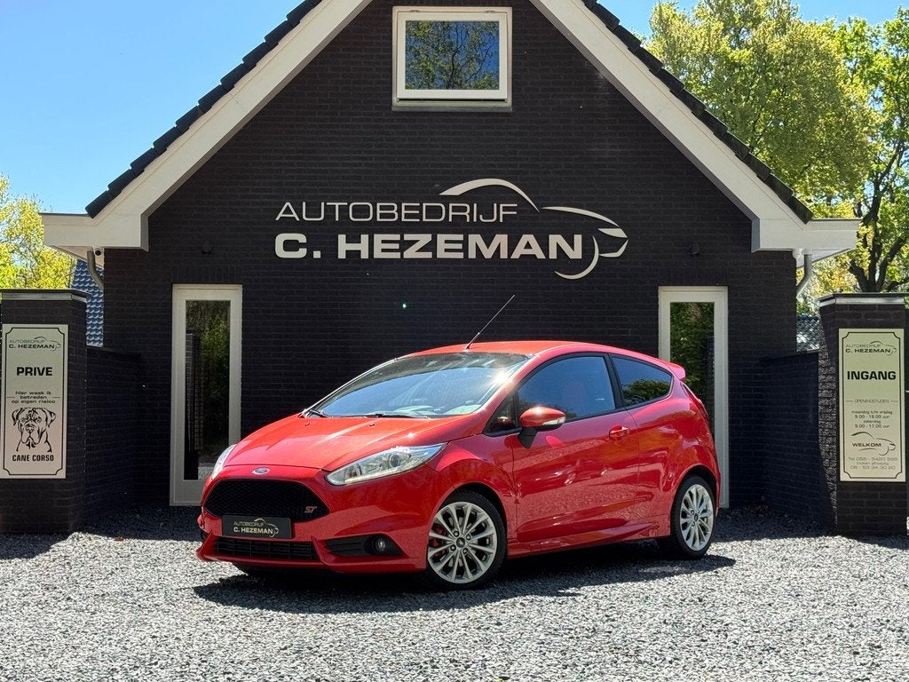 Ford Fiesta 1.6 ST2 183PK 1e eigenaar DealerOH Recaro Naviga, 1596 cc, Gebruikt, Zwart, 4 cilinders