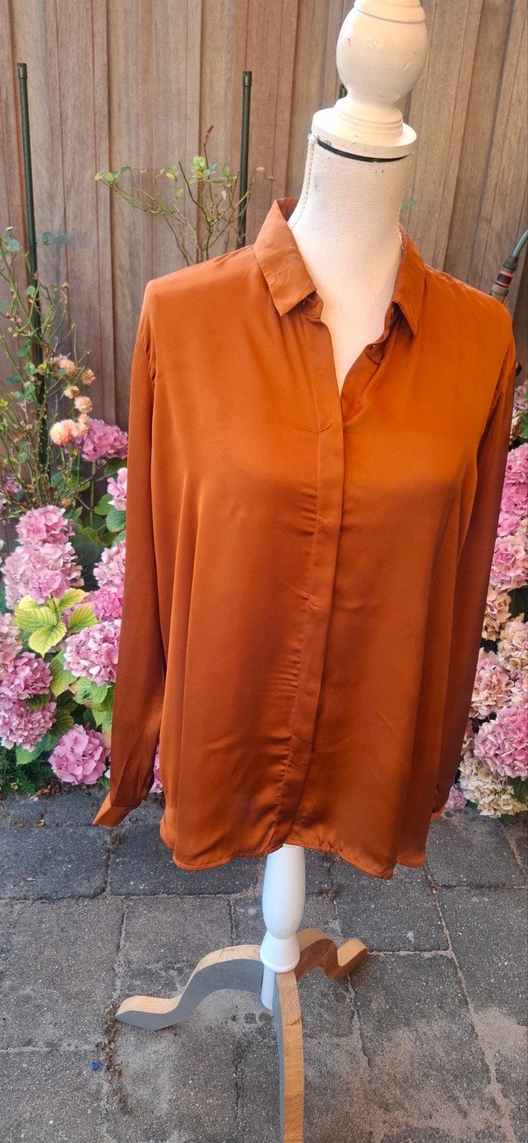 Satijnen blouse in cognac kleur XL, Kleding | Dames, Ophalen of Verzenden