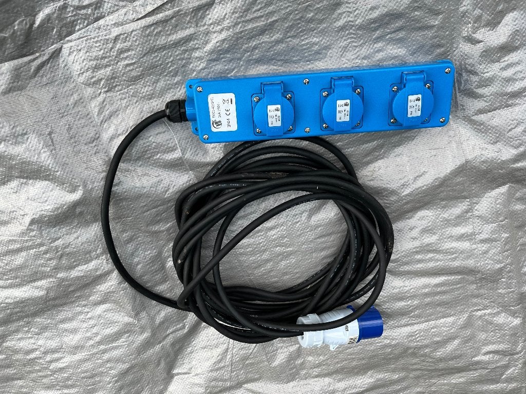 ProPlus 10 meter CEE 3-voudige stekkerdoos, Ophalen, Zo goed als nieuw