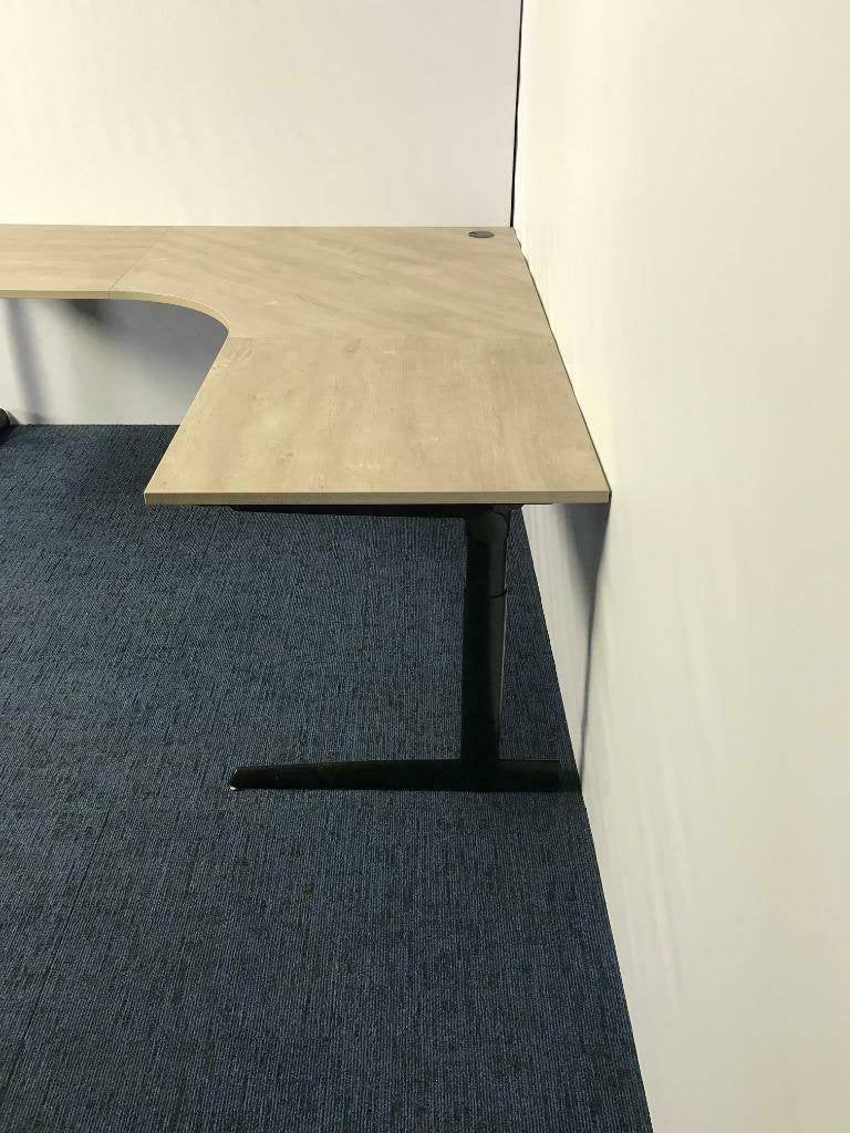 48 x Hoekbureau met nieuwe bladen & Ahrend 500 onderstel, Ophalen, Gebruikt, Hoekbureau, In hoogte verstelbaar