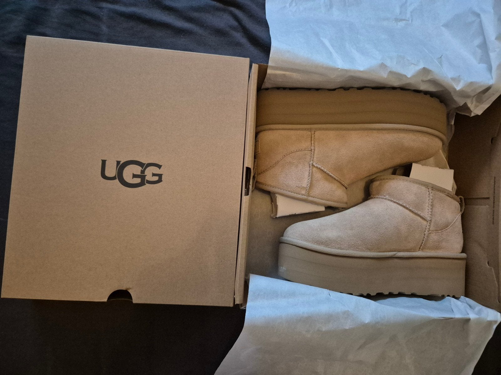 Nieuwe UGG Classic Ultra Mini Platform Laarzen Maat 38, Kleding | Dames, Schoenen, Ophalen, Nieuw, Beige