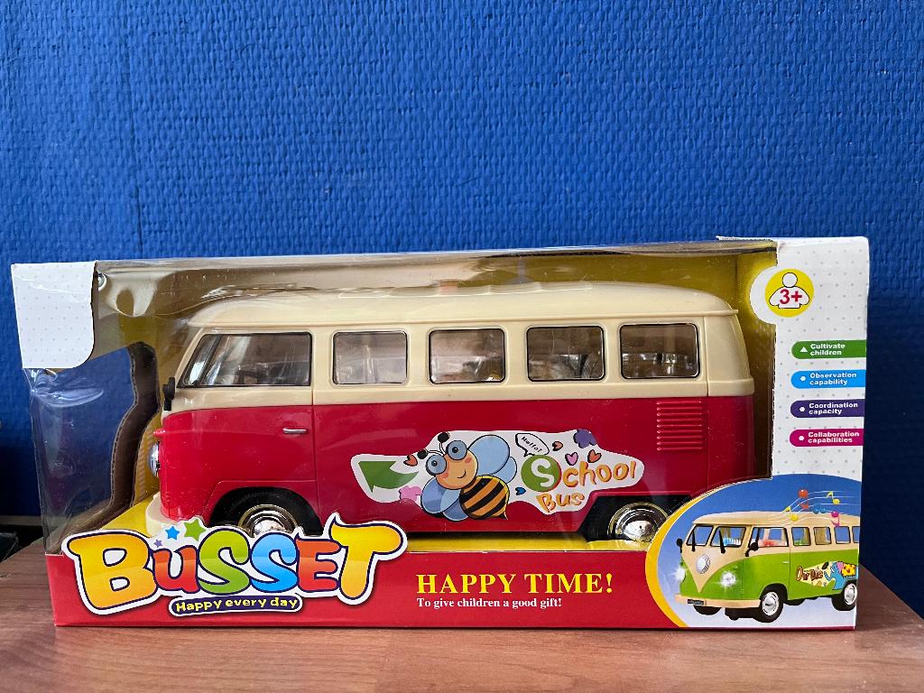 A toy school bus with lights and music., Verzenden, Nieuw