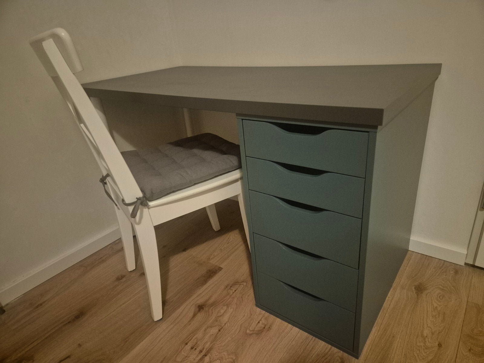 IKEA bureau met lades, Ophalen, Met lades, Spaanplaat of MDF, Zo goed als nieuw