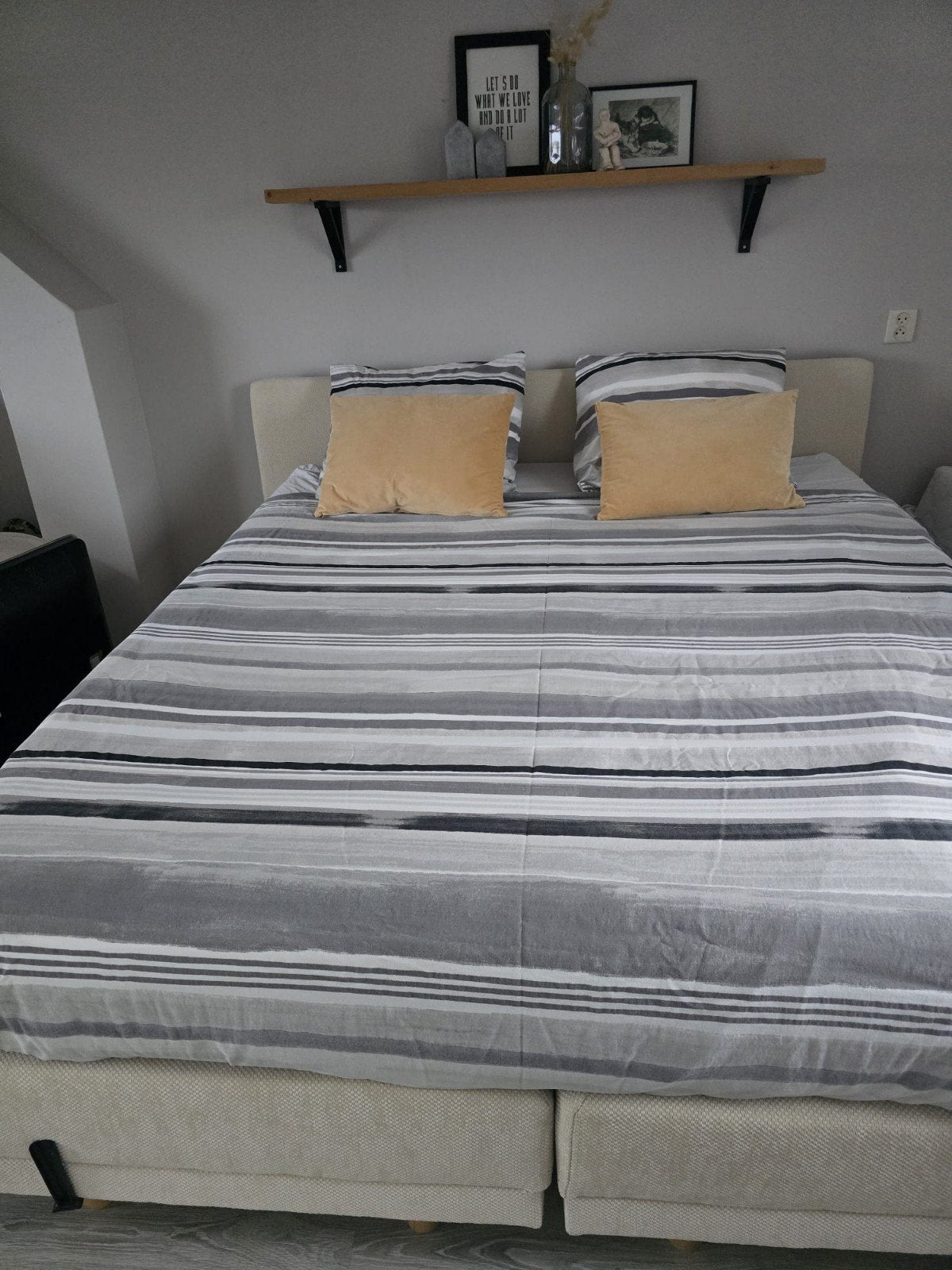 Elektrisch verstelbaar bed 180x200 met hoofdbord, Ophalen, Beige, Tweepersoons, 180 cm