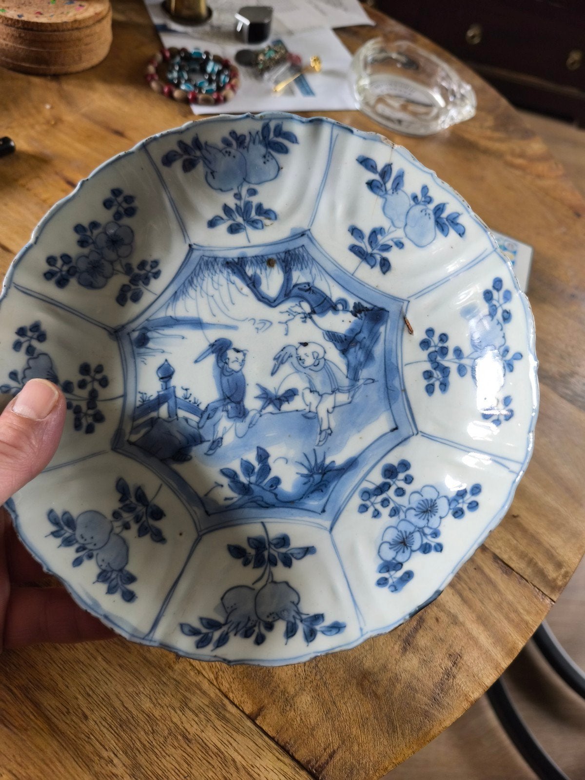 Zeldzaam Ming Wanli Bord met Zotjes - ca. 19,5 cm, Ophalen of Verzenden