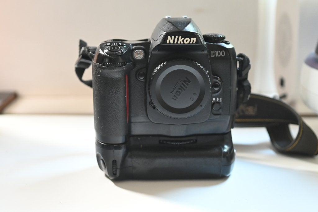 Nikon D100 spiegelreflexcamera met motordrive en 2 accu's, Audio, Tv en Foto, Fotocamera's Digitaal, Gebruikt, Spiegelreflex, Nikon