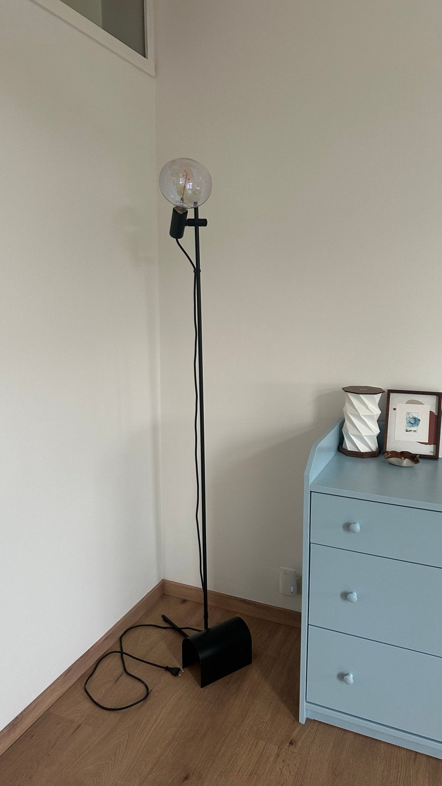 IKEA HÅRSLINGA Vloerlamp met LED-lamp, Ophalen, E27 (groot), Zo goed als nieuw, Metaal