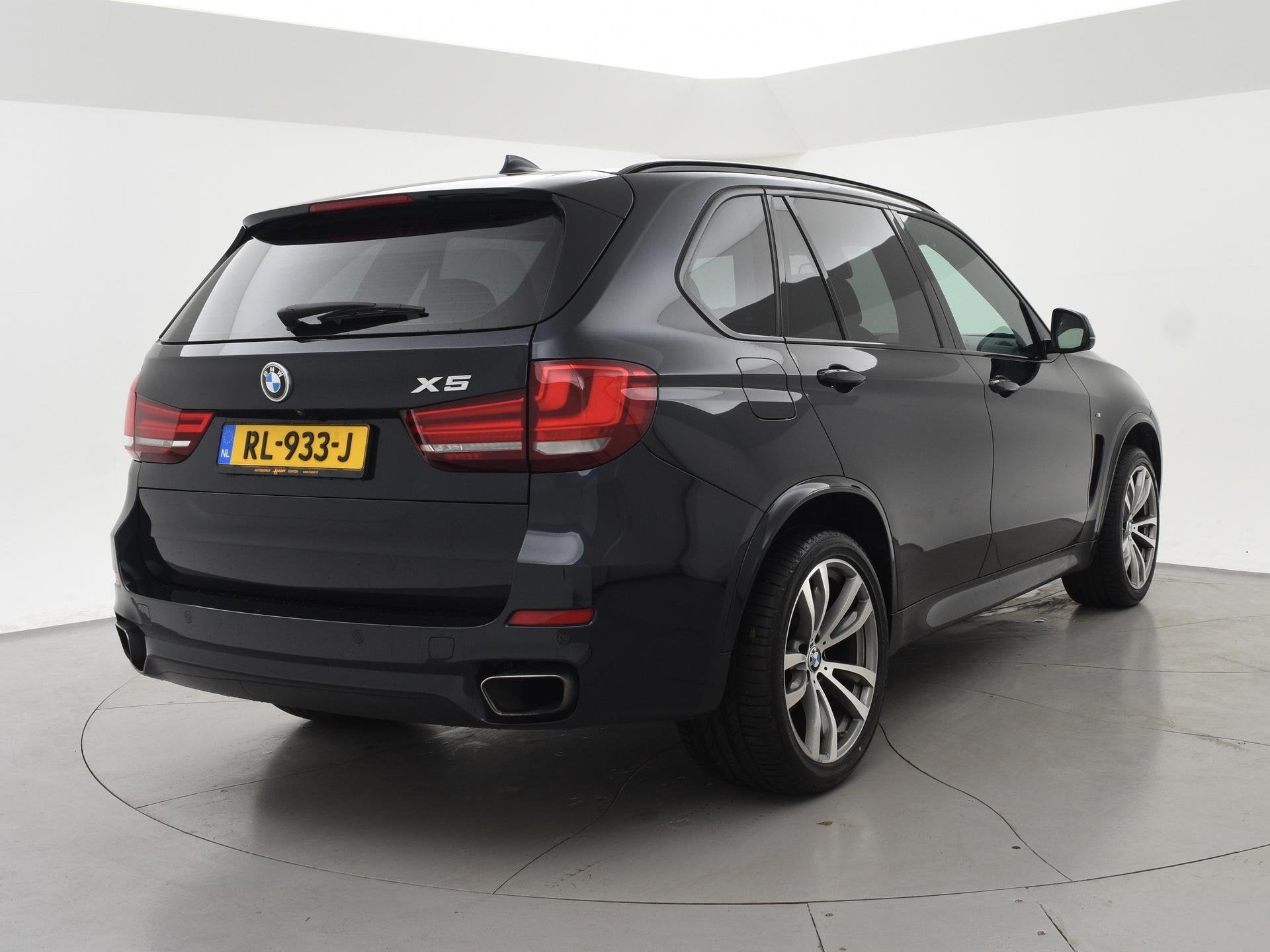 BMW X5 xDrive35i 306 PK M-SPORT + B&O | HEAD-UP | 360 CAM |, Auto's, 2005 kg, Gebruikt, Zwart, Bedrijf