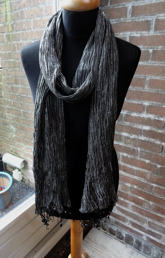 Metallic Antraciet lange krinkel sjaal (20% silk 80% metal), Verzenden, Gedragen, Sjaal
