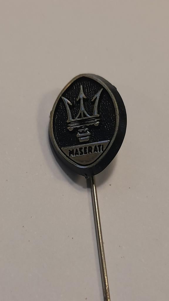 Maserati speld, Verzamelen, Speldjes, Pins en Buttons, Verzenden