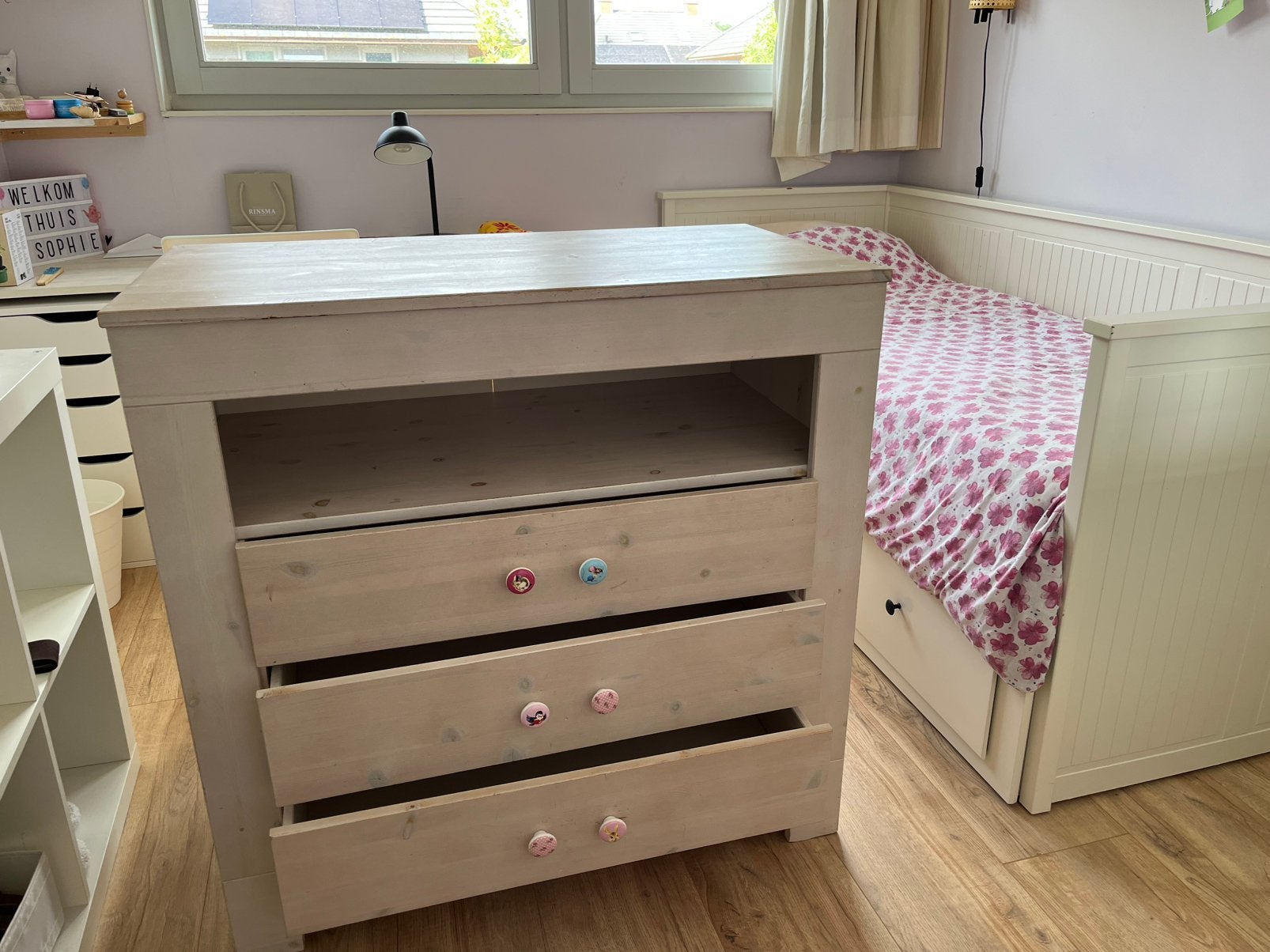 Grenen whitewash commode & kledingkast babykamer, Ophalen, Gebruikt, 50 tot 70 cm, 105 cm of meer