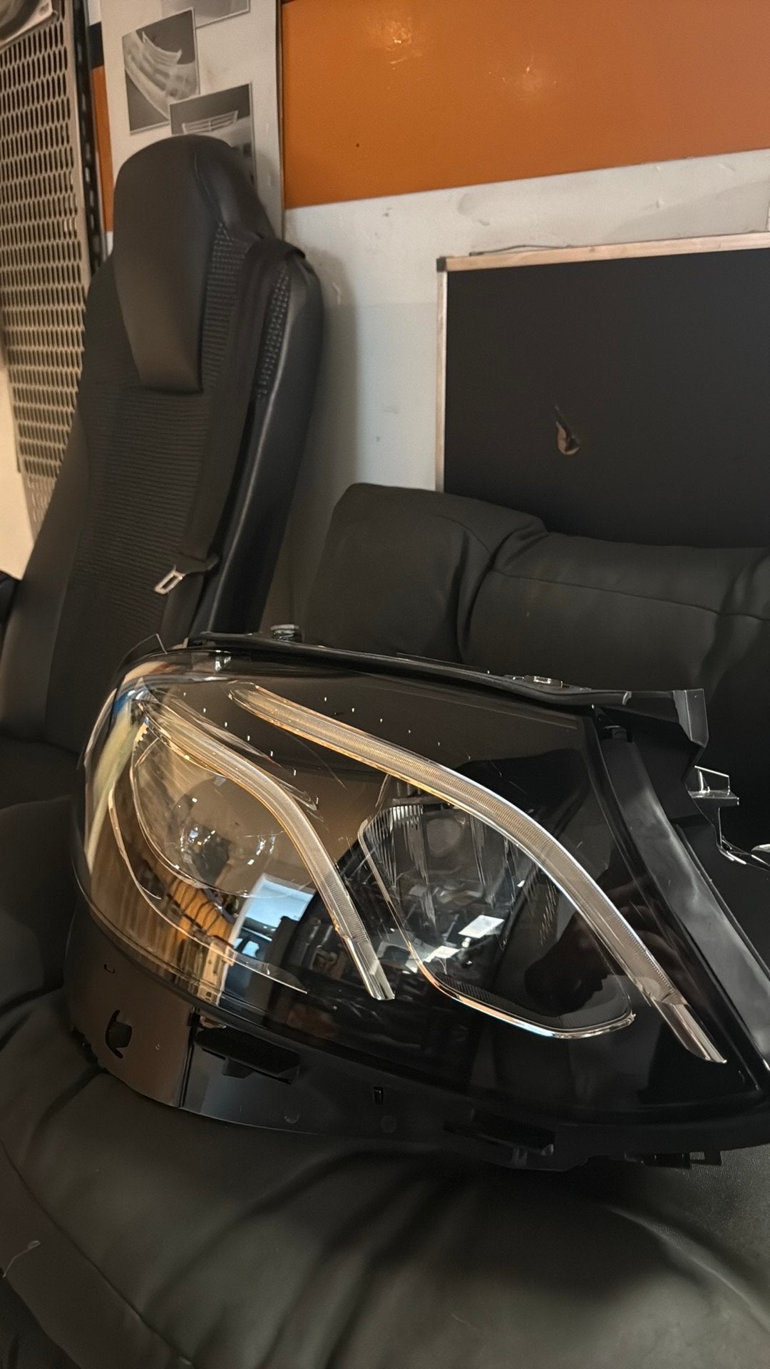 Mercedes E klasse Koplamp rechts LED, Hella, Mercedes-Benz, Nieuw, Ophalen of Verzenden