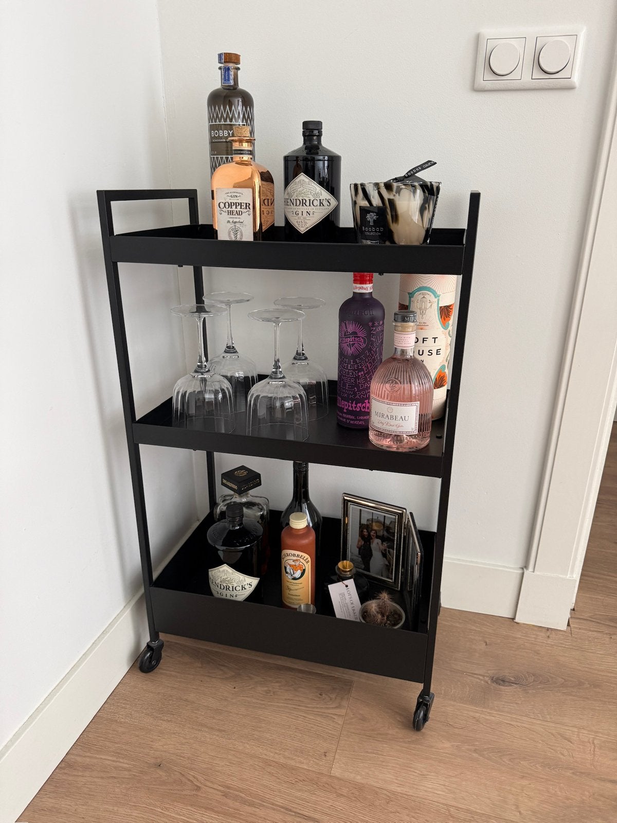 Zwart stalen dranken trolley / tafeltje op wielen, Ophalen, 50 tot 100 cm, Zo goed als nieuw, 25 tot 50 cm