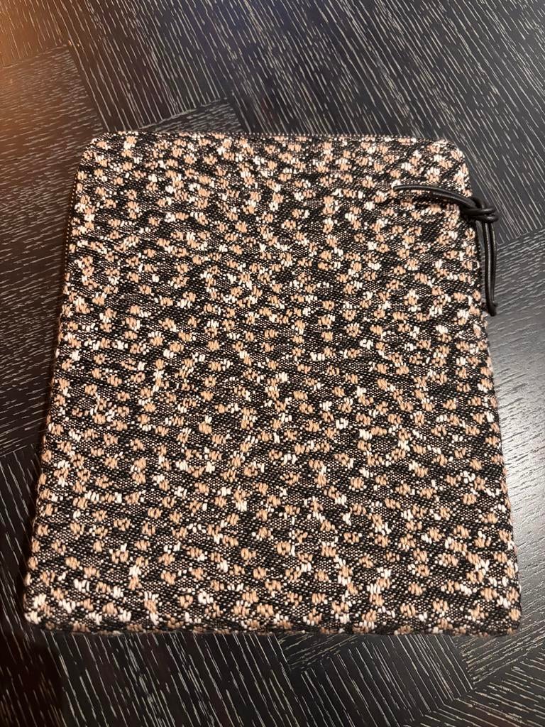 Bang & Olufsen hoofdtelefoonhouder / etui, Ophalen of Verzenden, Zo goed als nieuw, Overige merken