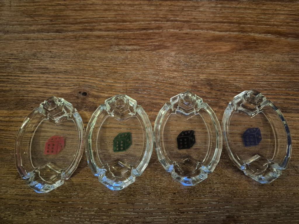 Set van 4 vintage glazen asbakken met dobbelstenen, Antiek en Kunst, Antiek | Glas en Kristal, Ophalen of Verzenden