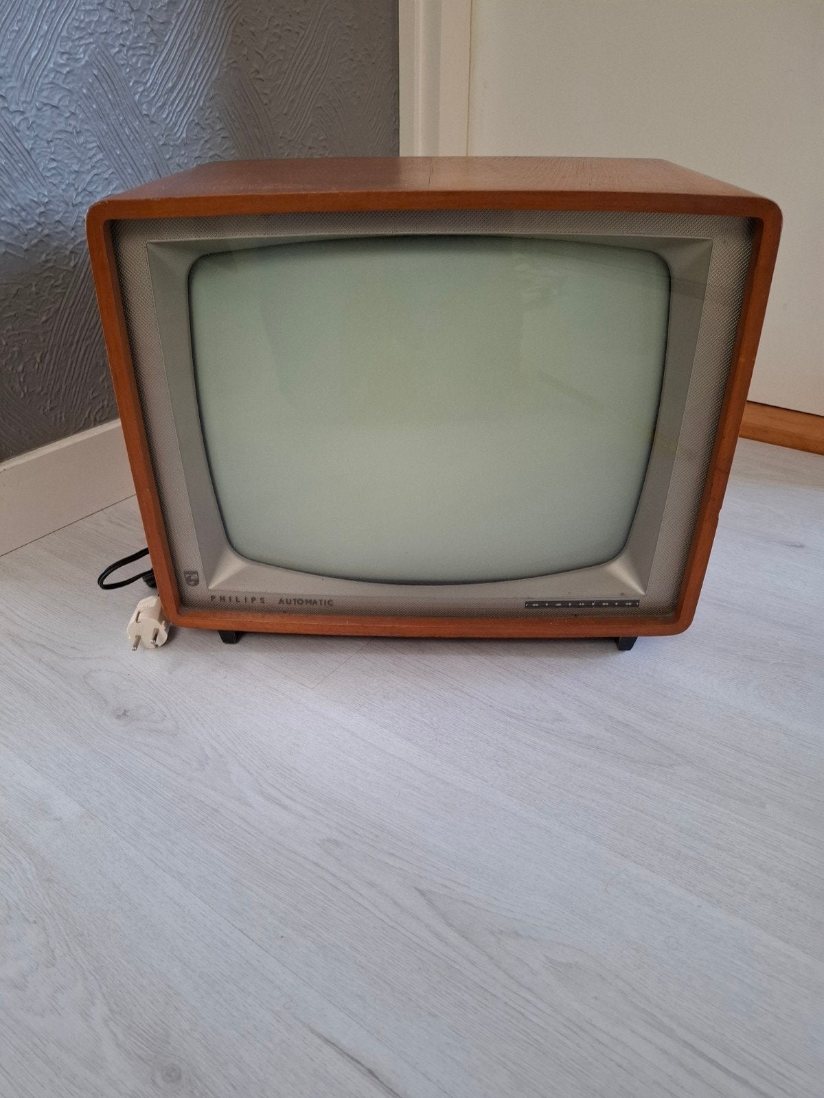 Vintage televisie, Ophalen