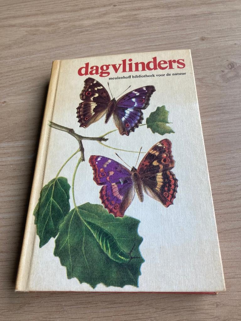 Boek J. Moucha, Ophalen of Verzenden, Gelezen, Natuur algemeen