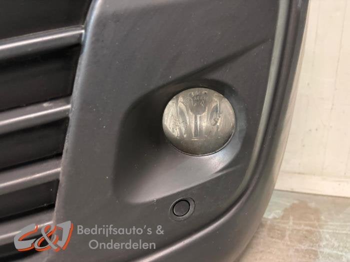 Voorbumper van een Opel Vivaro, Auto-onderdelen, Carrosserie en Plaatwerk, Gebruikt, -, -, Opel