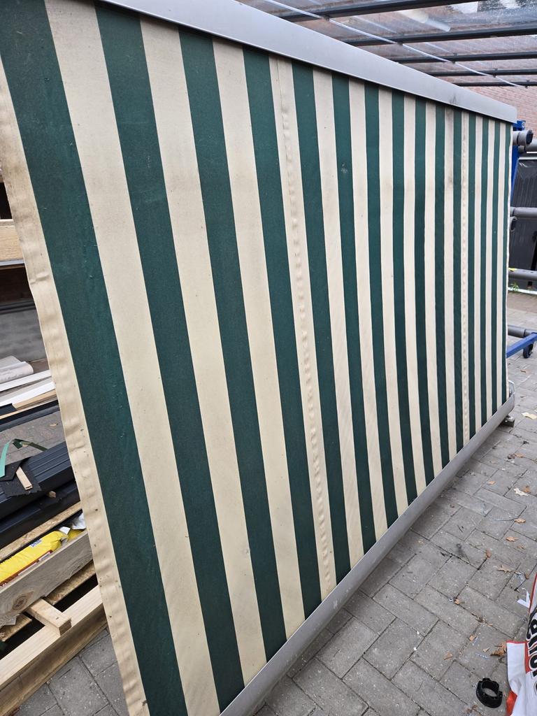 Elektrisch knikarmscherm 267x250 cm, crème/groen, Ophalen, Zo goed als nieuw
