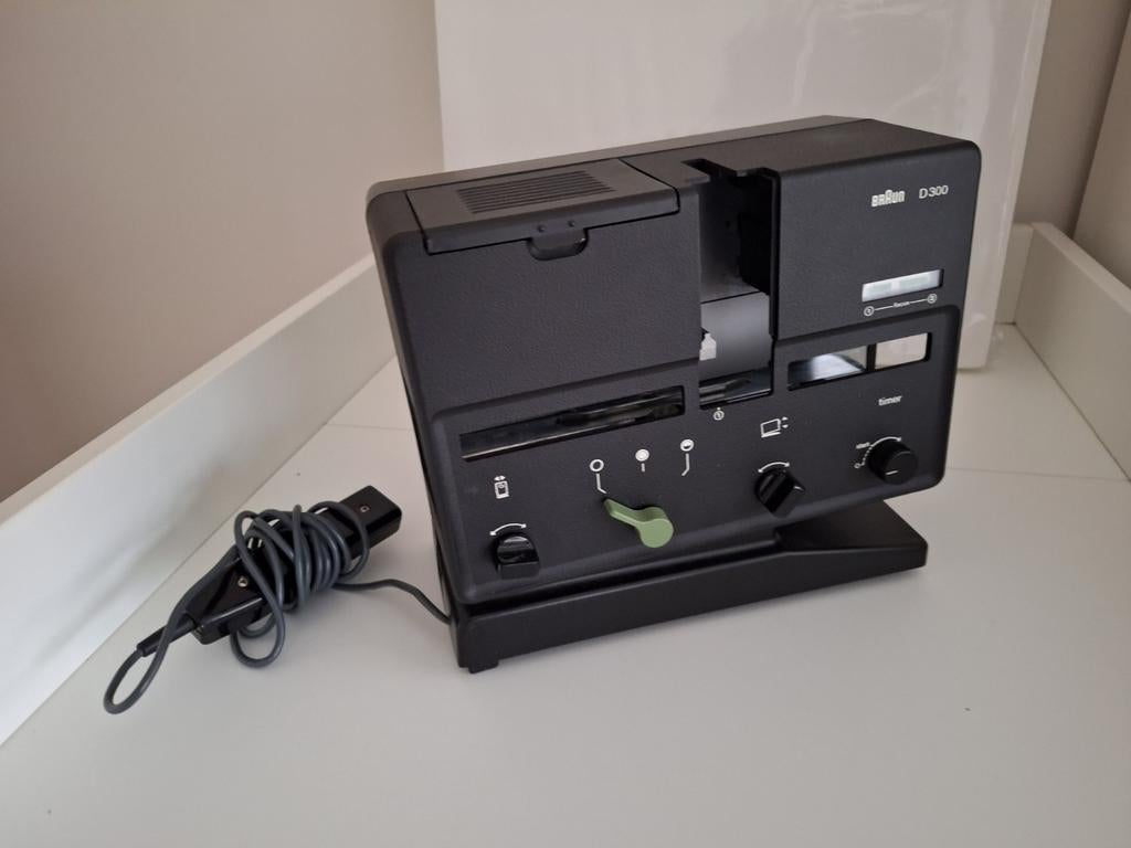 Braun D 300 diaprojector, Ophalen of Verzenden, Zo goed als nieuw