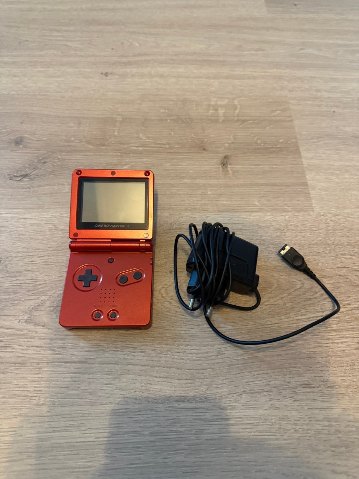 Gameboy Advance SP (Red), Spelcomputers en Games, Spelcomputers | Nintendo Game Boy, Ophalen of Verzenden, Zo goed als nieuw, Game Boy Advance SP