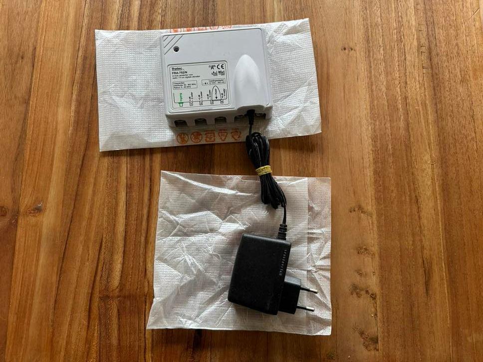 Tratec FRA-752N coax versterker voor radio/tv, Ophalen of Verzenden, Zo goed als nieuw