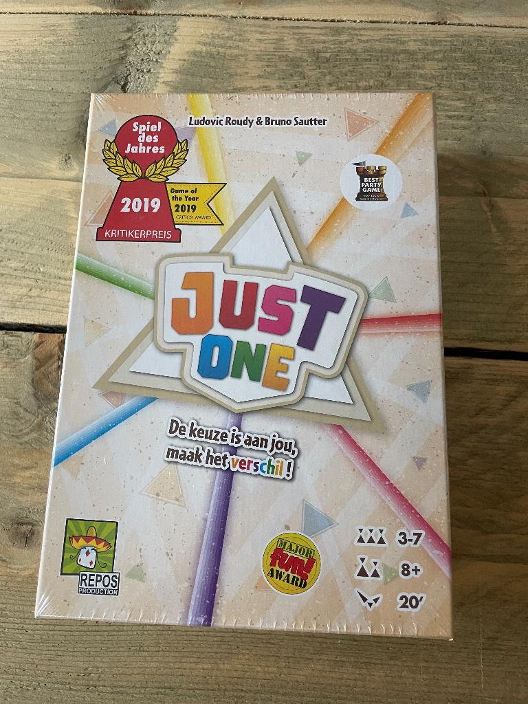 Just One, Vijf spelers of meer, Ophalen of Verzenden, Nieuw