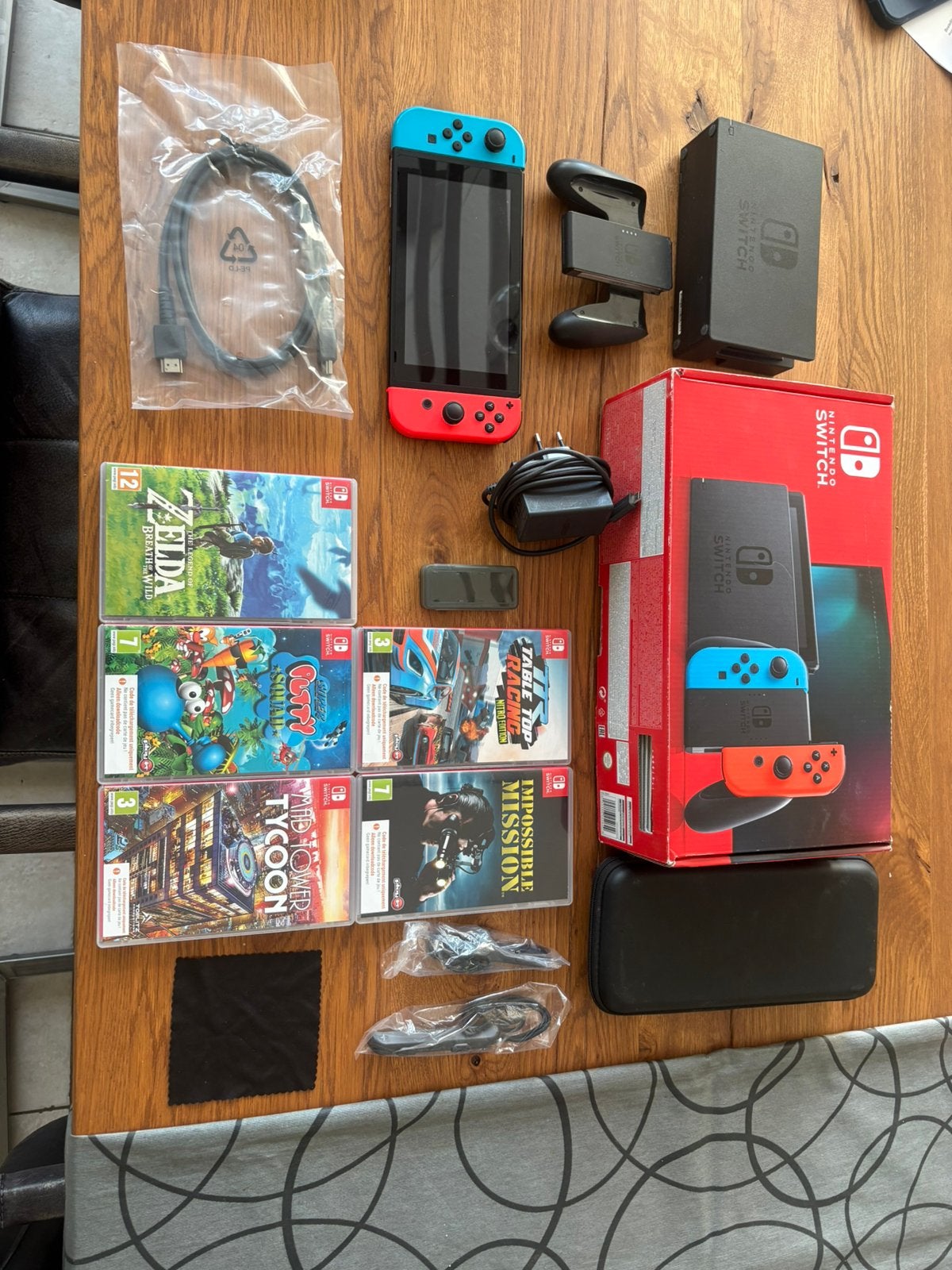 Nintendo switch, Met games, Met 2 controllers, Ophalen of Verzenden, Zo goed als nieuw