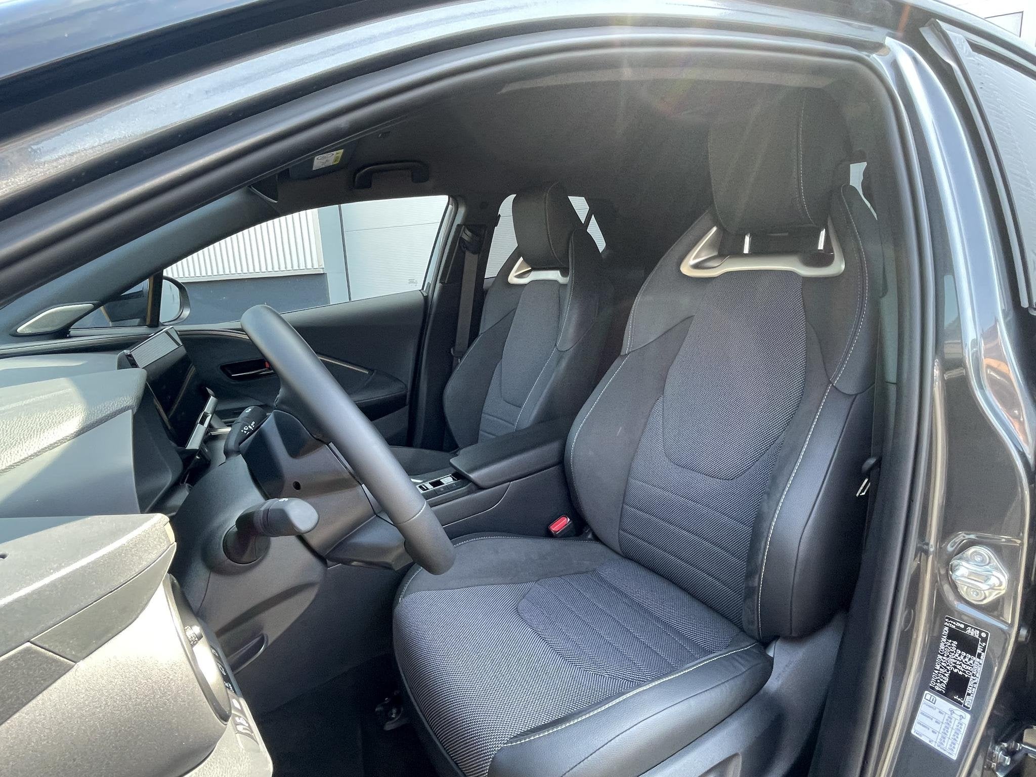 Toyota C-HR 2.0 Plug-in Hybrid 220 Executive | PHEV | Org NL, Auto's, Dealer onderhouden, 14 kWh, 4 cilinders, Leder en Stof