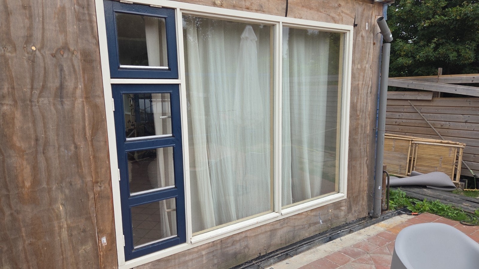 buitendeur met glas en kozijn en een kozijn met draai raam, Ophalen, Gebruikt, 80 tot 100 cm, Buitendeur
