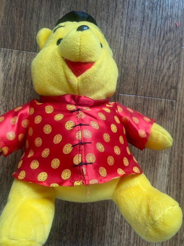 Winnie de Poeh knuffel in Chinese kleding, Disney, Geel, Beer, Ophalen of Verzenden