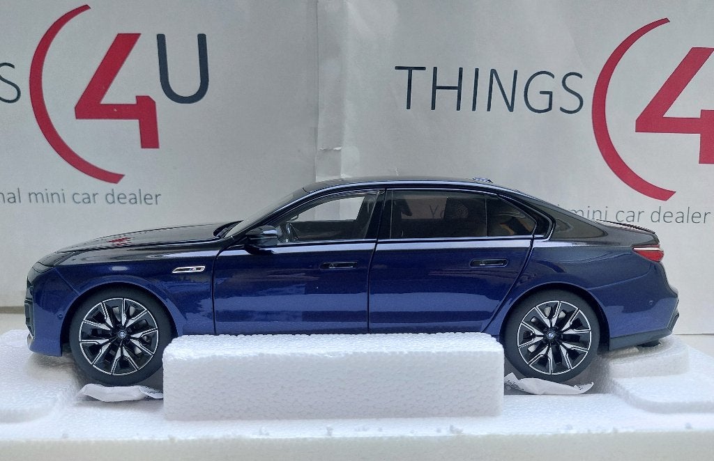 Minichamps 1:18 BMW i7 (M70) 2024 blauw zwart metallic nieuw, Ophalen of Verzenden, Nieuw, Auto, MiniChamps