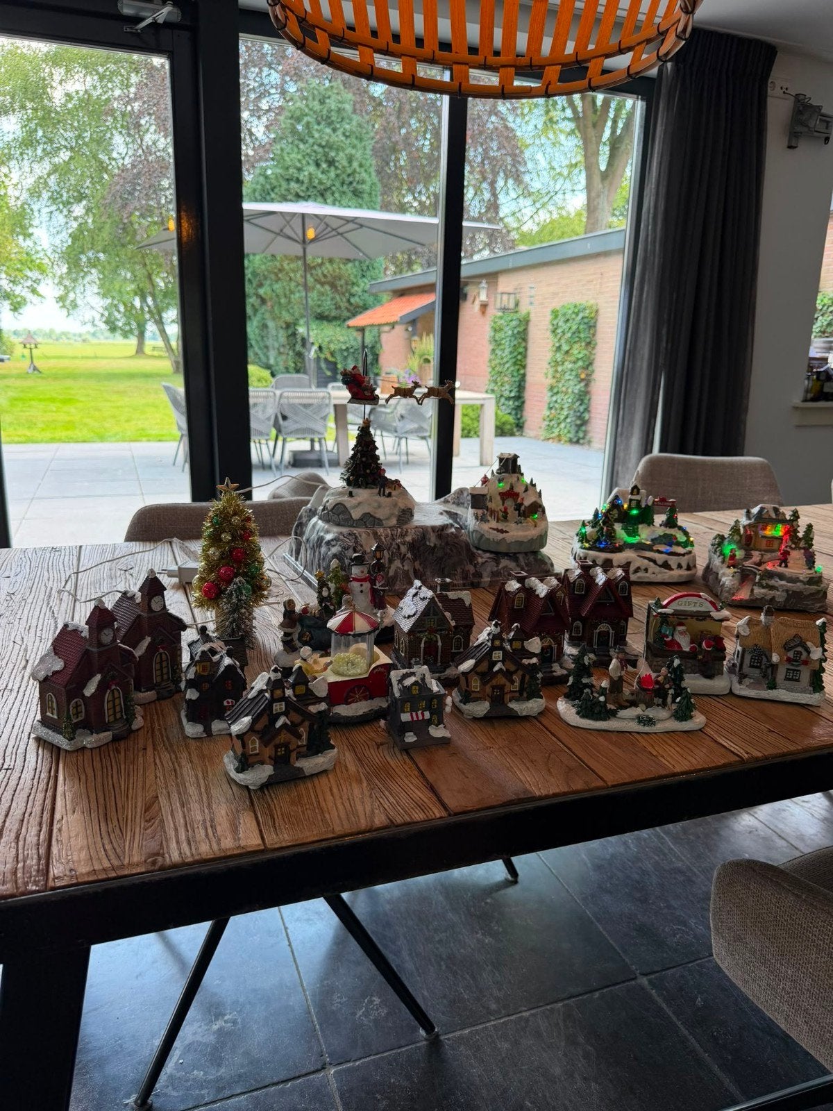 Prachtig kerstdorp, Ophalen