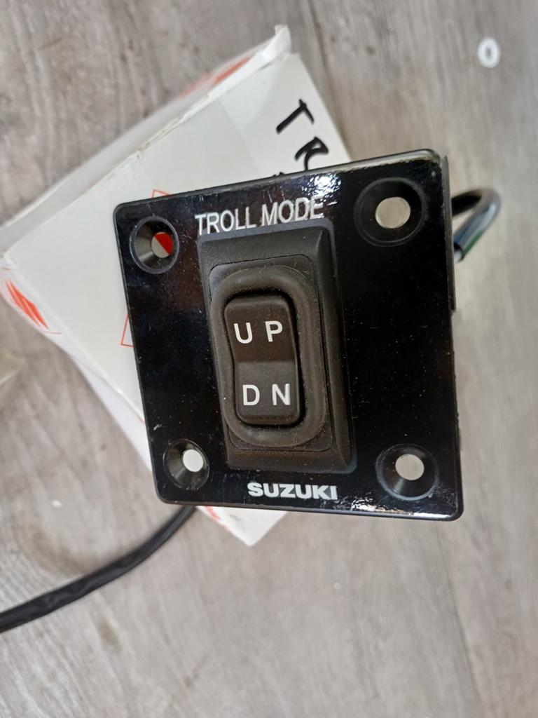 Suzuki Trim schakelaar voor alle motoren met trim, Ophalen of Verzenden, Nieuw, Motor en Techniek