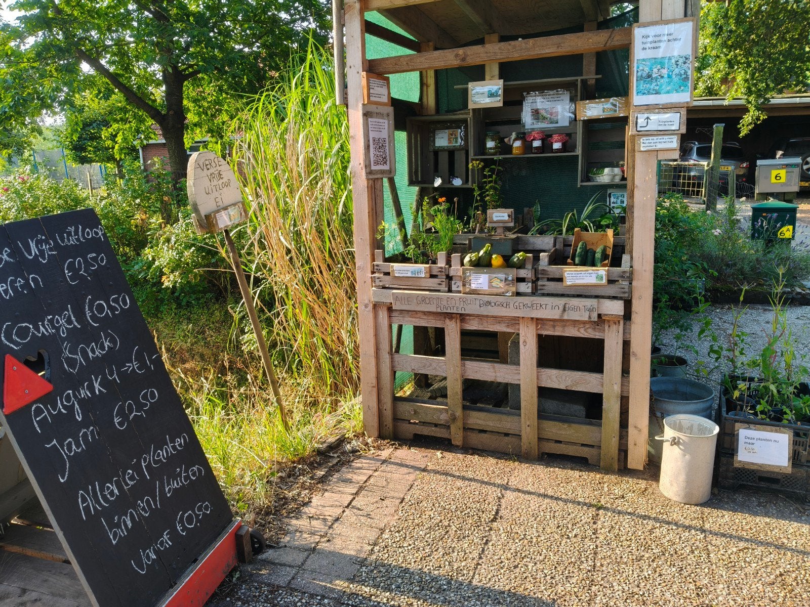 Onze kraam met zelfgemaakte jam, courget, augurk en planten, Ophalen